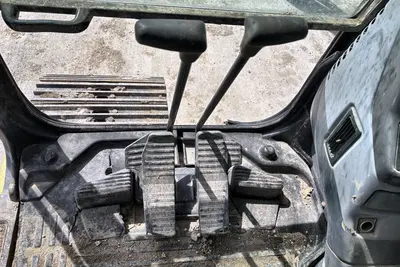 2005 Komatsu PC200LC-7L - view 17 of 47