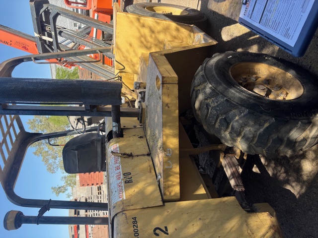 2003 Caterpillar RC80: Reliable Rough Terrain Lifting Power